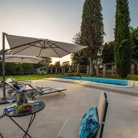 Honeymoon Leonor Villa Lucca